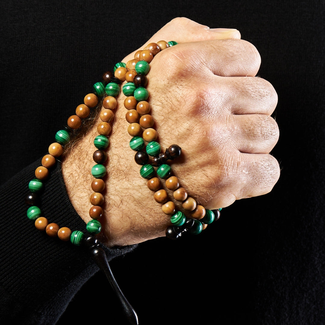 مسبحة حجر الملاكيت البديع وخشب الكوك وخشب الأبنوس - ٩٩ خرزة